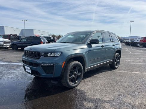 New 2026 Jeep Grand Cherokee Limited w/ Limited Altitude Package AWD/4WD image 3