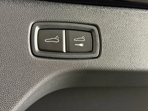 New 2025 Porsche Macan Electric image 18