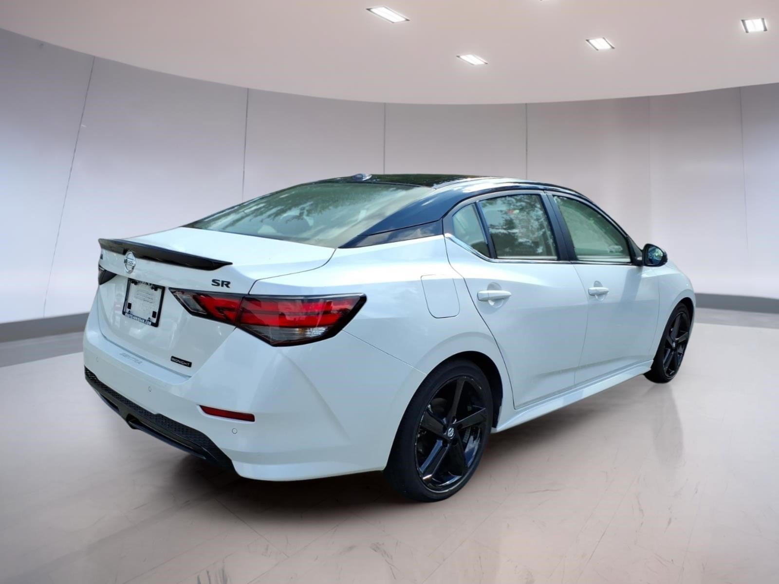 Used 2023 Nissan Sentra SR w/ Midnight Edition Package FWD image 4