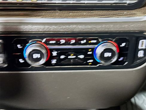 Used 2025 Chevrolet Silverado 1500 LT image 14