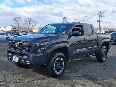Used 2024 Toyota Tacoma TRD Off-Road image 3