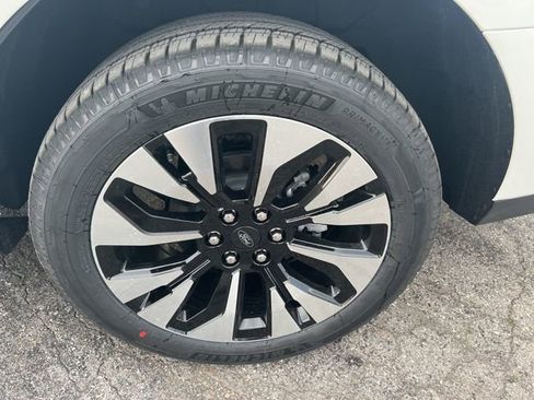 New 2026 Ford Expedition Platinum w/ Driver's Package image 22