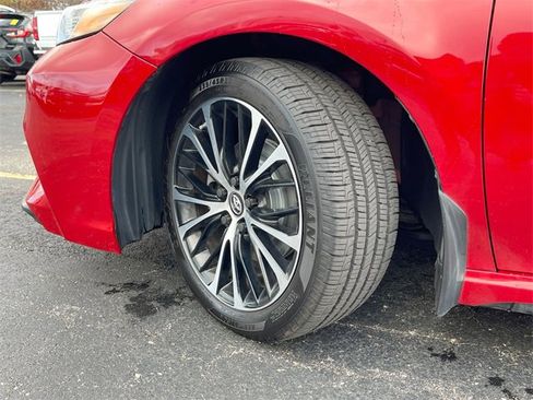 Used 2020 Toyota Camry SE image 32