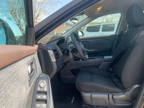 Used 2023 Nissan Rogue S image 21