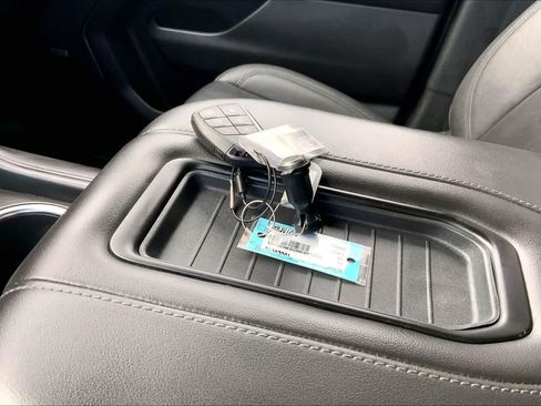 Used 2024 Chevrolet Tahoe LT RWD image 14