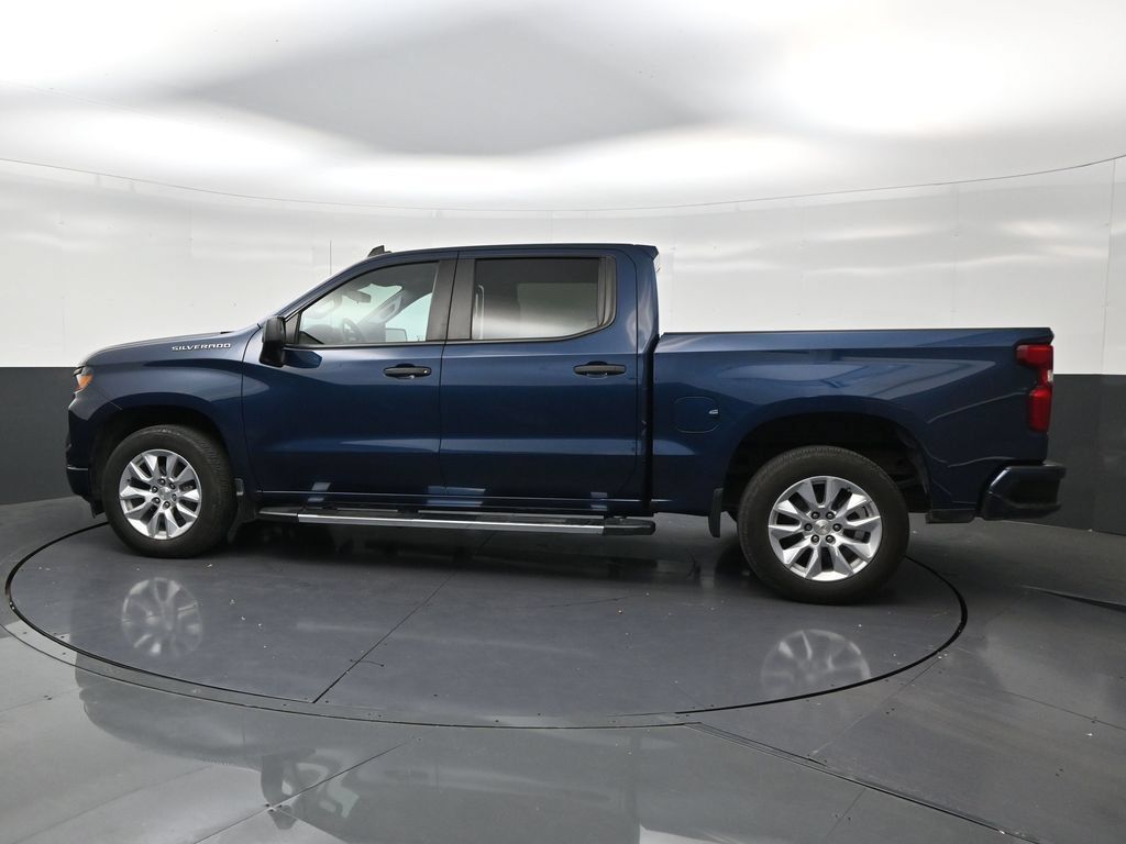 Used 2022 Chevrolet Silverado 1500 Custom RWD image 2