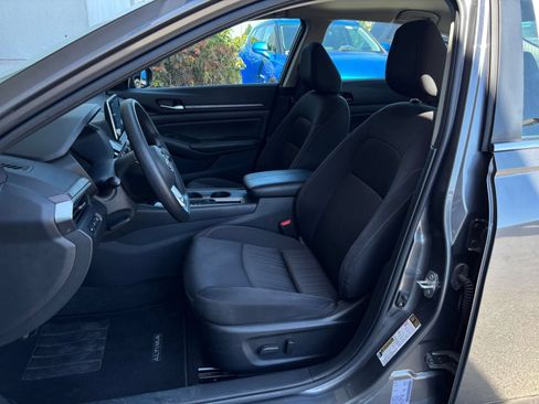 Used 2025 Nissan Altima 2.5 SV FWD image 37