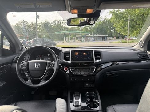 Used 2018 Honda Pilot Touring image 29