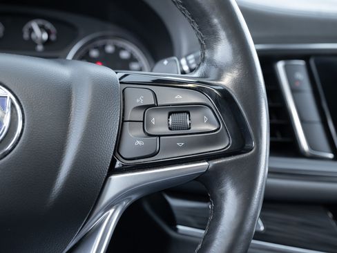 Used 2023 Buick Enclave Essence image 23