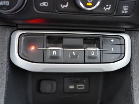 Certified 2023 GMC Acadia SLE image 30