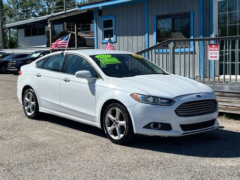Used 2016 Ford Fusion SE image 4
