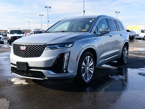 Used 2025 Cadillac XT6 Premium Luxury image 4