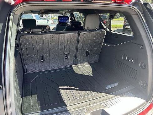 New 2025 Chevrolet Suburban Premier image 39