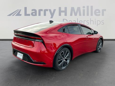 Certified 2025 Toyota Prius XLE image 5