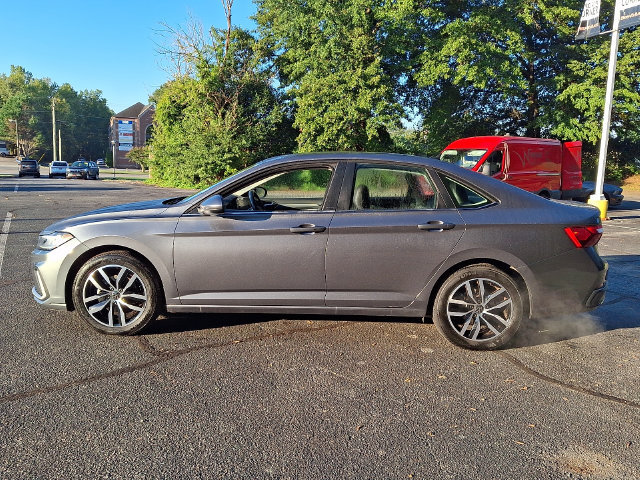 Used 2025 Volkswagen Jetta SE FWD image 7