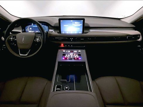 Used 2023 Lincoln Aviator AWD w/ Premium Package image 17