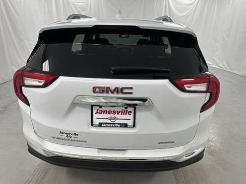 Used 2024 GMC Terrain SLT image 4