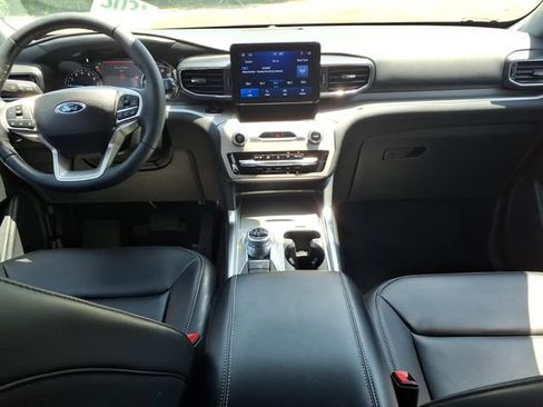 Used 2024 Ford Explorer XLT w/ Equipment Group 202A AWD/4WD image 11