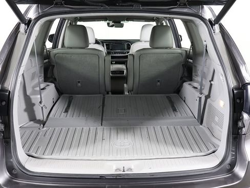 Used 2017 Toyota Highlander XLE AWD/4WD image 21