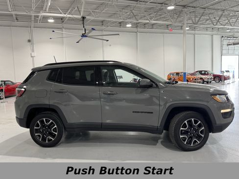 Used 2019 Jeep Compass Sport image 2