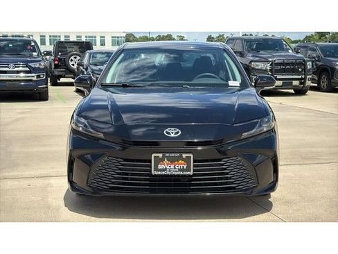 Used 2025 Toyota Camry LE FWD image 9