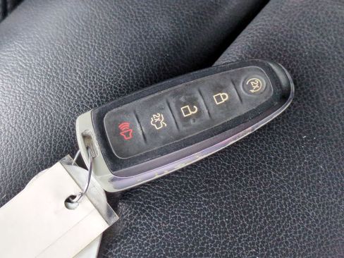 Used 2013 Lincoln MKS FWD image 33