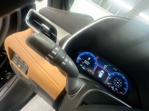 Used 2023 Toyota Highlander Platinum image 18