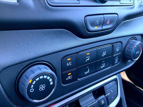 Used 2024 GMC Terrain SLE image 29