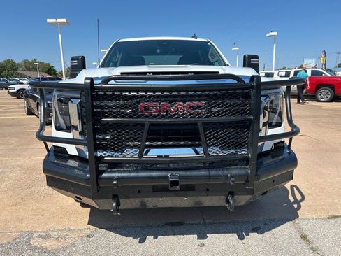 Used 2024 GMC Sierra 2500 Pro w/ Convenience Package image 2