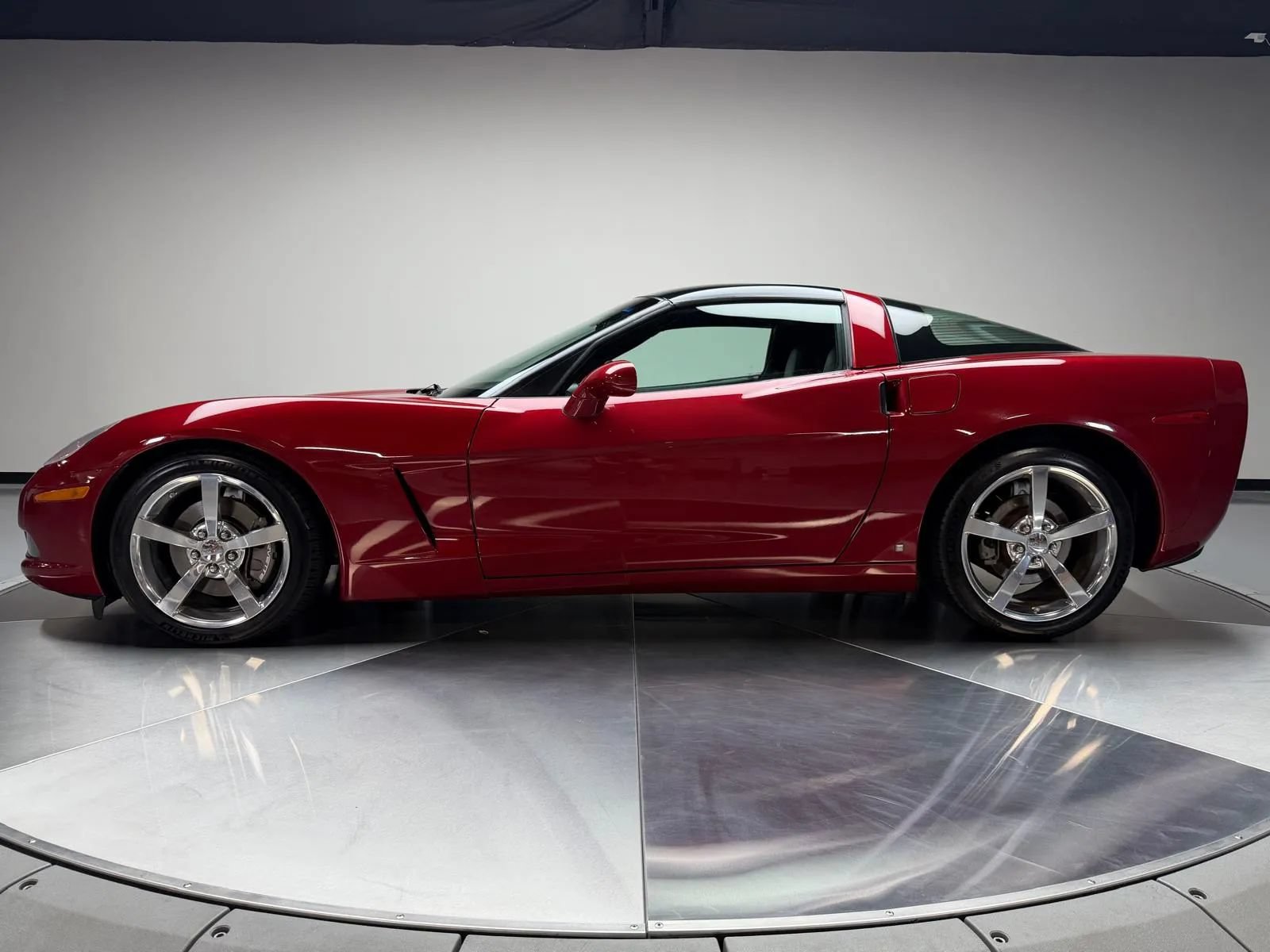 Used 2009 Chevrolet Corvette Coupe RWD image 4