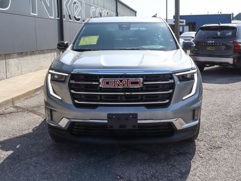 Used 2026 GMC Acadia Elevation w/ Elevation Premium Package FWD image 2