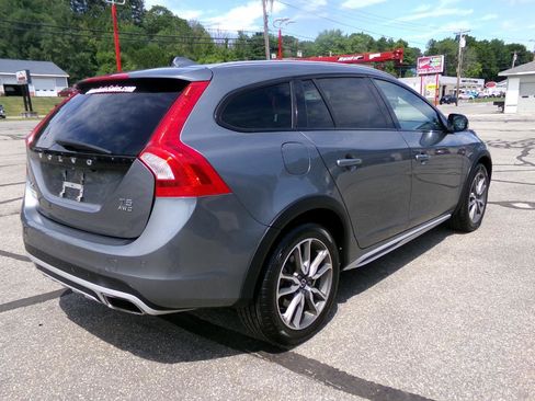 Used 2018 Volvo V60 T5 Cross Country AWD/4WD image 6