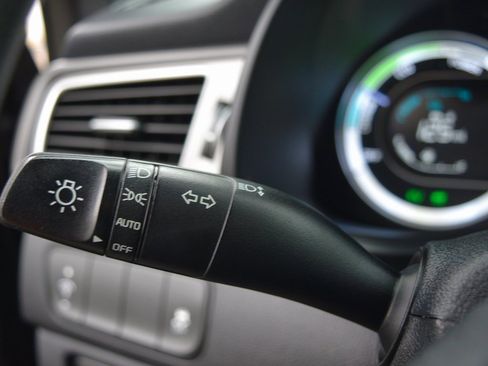 Used 2017 Kia Niro LX image 16