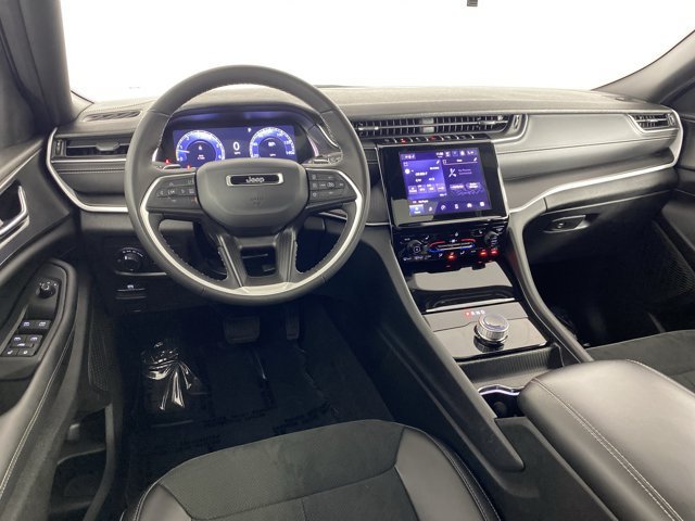 Used 2025 Jeep Grand Cherokee L Altitude AWD/4WD image 19