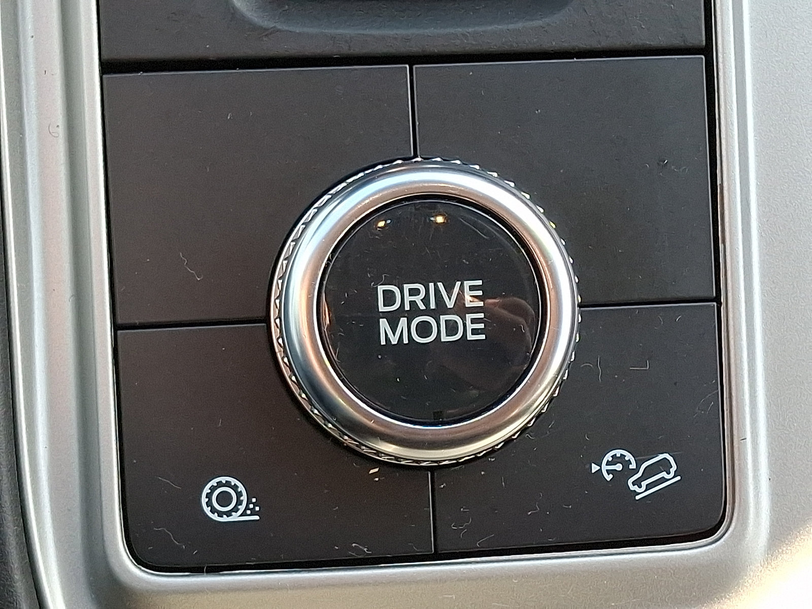 Used 2023 Ford Explorer XLT AWD/4WD image 26