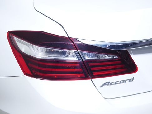 Used 2017 Honda Accord EX image 17