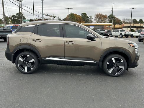 New 2026 Nissan Kicks SR image 7