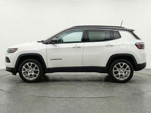 Used 2025 Jeep Compass Limited image 5