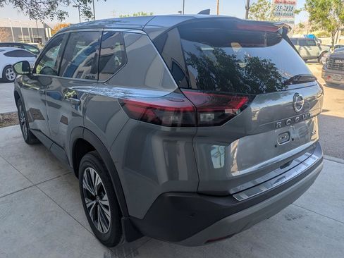 Used 2021 Nissan Rogue SV FWD image 4
