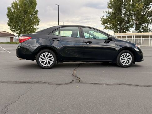 Used 2018 Toyota Corolla LE FWD image 3