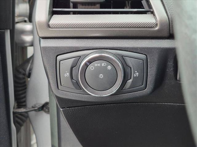Used 2018 Ford Fusion SE w/ Fusion SE Technology Package FWD image 13