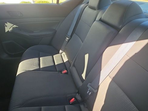 Used 2024 Nissan Altima 2.5 SV image 16