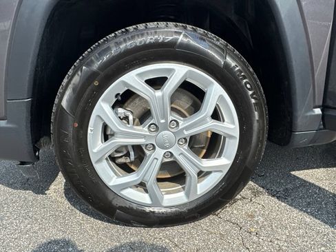Used 2024 Jeep Compass Latitude AWD/4WD image 45