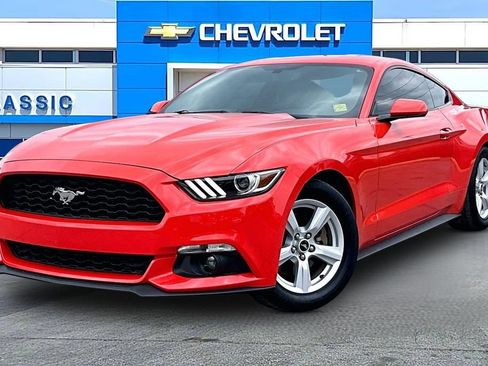 Used 2015 Ford Mustang Coupe RWD image 2
