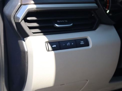 Used 2025 Nissan Altima 2.5 SV FWD image 11