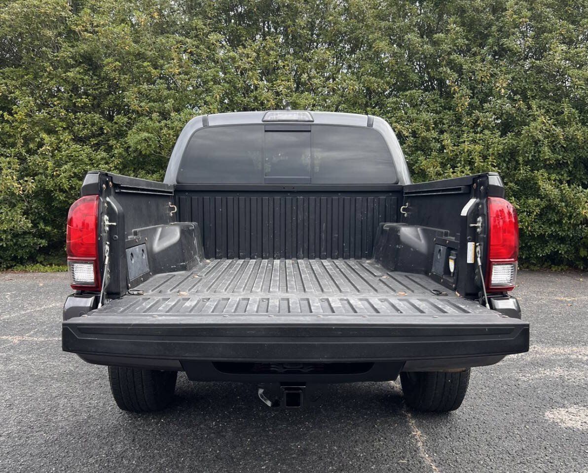Used 2018 Toyota Tacoma TRD Sport AWD/4WD image 7