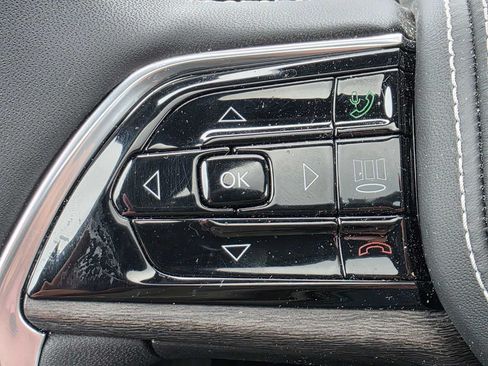 Used 2025 Jeep Grand Cherokee Overland AWD/4WD image 32