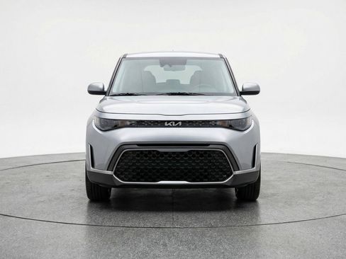 Used 2025 Kia Soul LX w/ LX Technology Package image 2