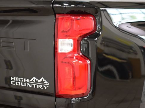 Used 2024 Chevrolet Silverado 2500 High Country w/ Technology Package AWD/4WD image 22