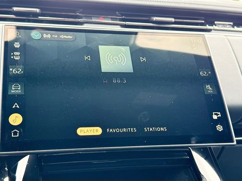 Used 2025 Land Rover Range Rover Sport image 30